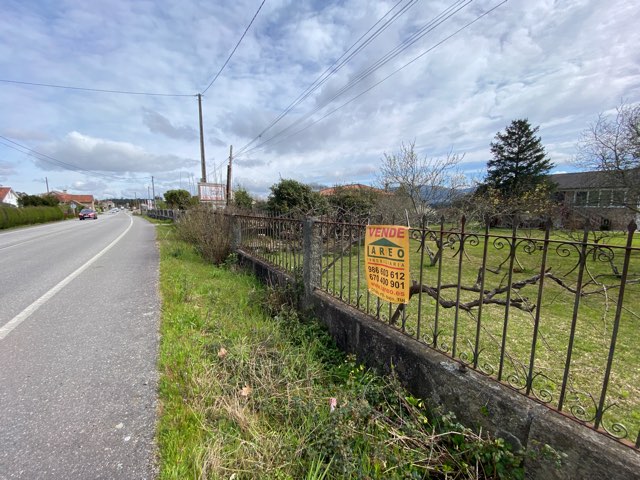 Parcela edificable de 1000 m2 en Curras Tomiño - Inmobiliaria Lareo
