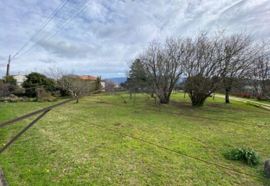 Terreno llano en venta en Curras a 5 minutos de Tui